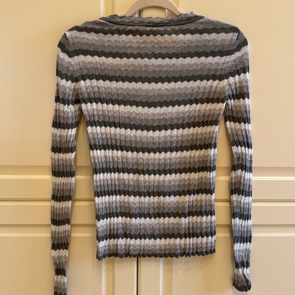 Margaret O'Leary Gray and White Striped Sweater size small - Picture 4 of 5